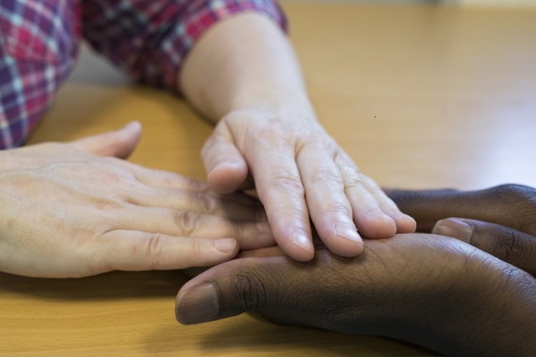 De l'importance des aidants familiaux pour accompagner des jeunes autistes : l'accompagnement à distance pourra-t-il suffire dans la durée ?