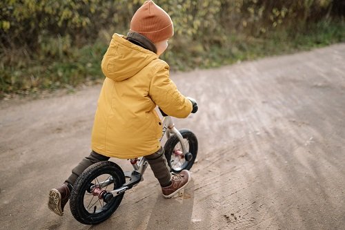 Un circuit vélo tricycles au CTJ Duchêne de Jouy en Josas (78) - Un financement de la Fondation des Hôpitaux Opération pièces jaunes